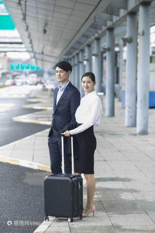 商務(wù)男士和商務(wù)女士出發(fā)到達